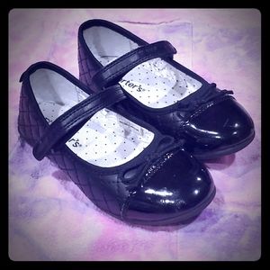 Girl's black flats
